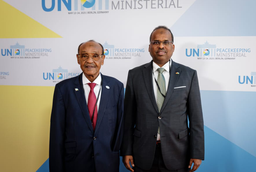 Verteidigungsminister Hassan Omar Mohamed und Botschafter Yacin Houssein Doualé Verteidigungsminister Hassan Omar Mohamed und Botschafter Yacin Houssein Doualé